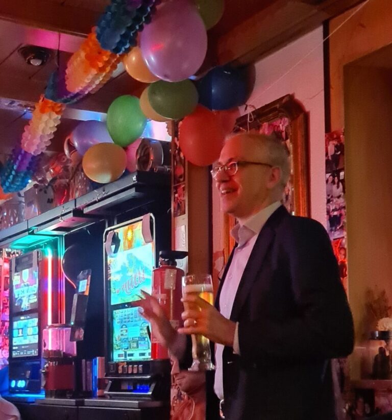 Auf ein Bier mit Al-Wazir