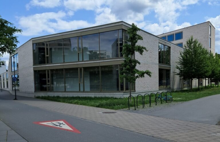 Schulwege sicher machen: Schulstraßen in Offenbach